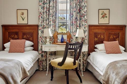 2 twin beds