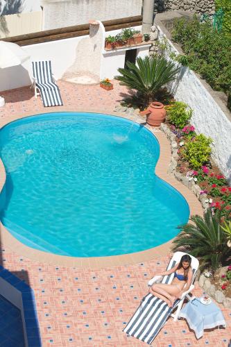 Iris Hotel - image 2