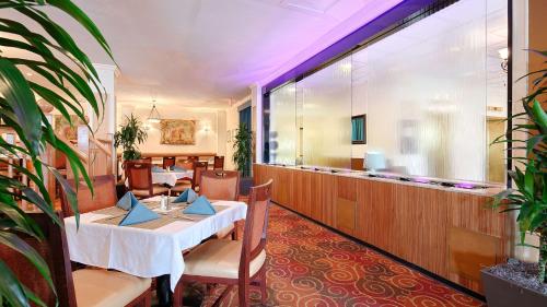 Best Western Plus Grosvenor Airport Hotel