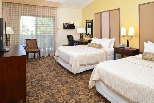 2 bedrooms, 3 beds