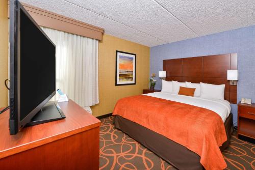 King Room with Bath Tub - Mobility Access/Non-Smoking