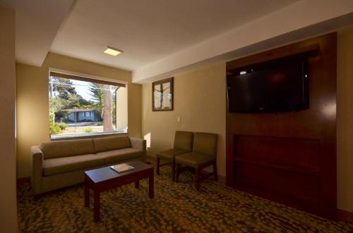 Best Western The Inn & Suites Pacific Grove