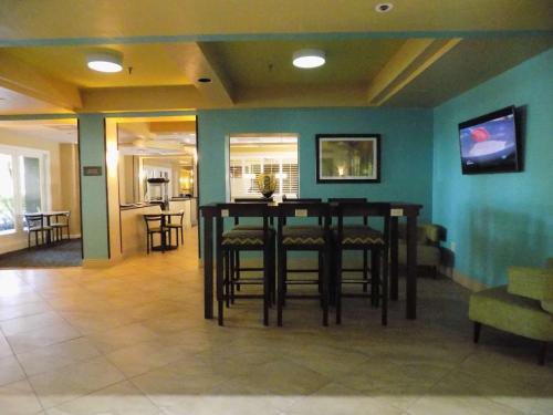 Best Western Plus Deerfield Beach Hotel & Suites