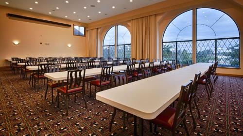 Best Western Plus Dockside Waterfront Inn - 편의 시설/서비스