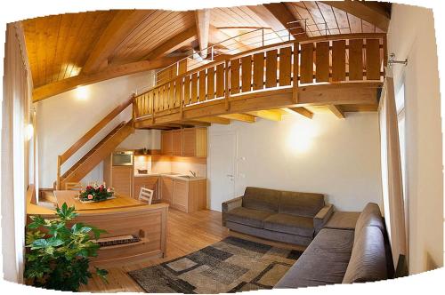2 bedrooms, 5 beds