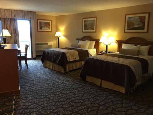2 queen beds