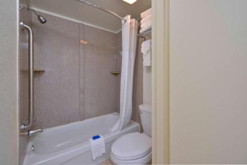 Best Western Plus Holiday Sands Inn & Suites - image 5