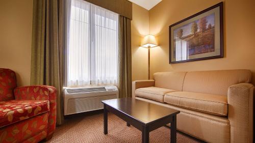 Queen Suite with Two Queen Beds - Non-Smoking