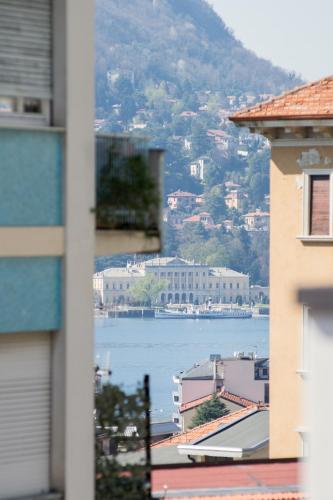  Silky House with Private Parking, Pension in Como