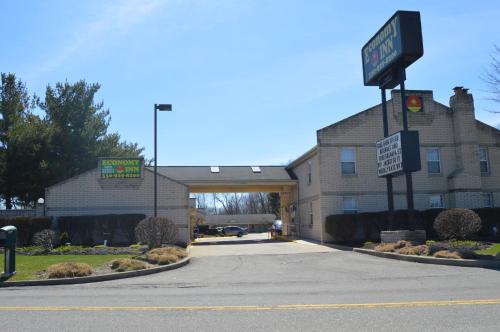 ทางเข้า, Economy Inn Cuyahoga Falls in กูยาโฮกา ฟอลส์ (OH)