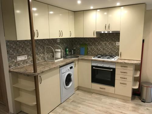 Goldcentral Gozsdu Apartment-Downtown Prime Location - image 3