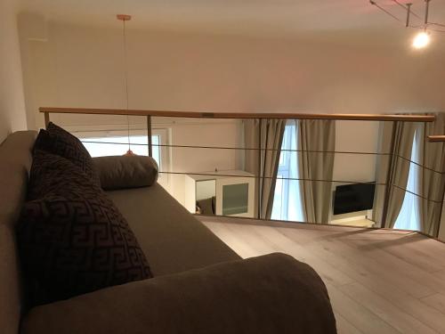 Goldcentral Apartment Gozsdu - image 5