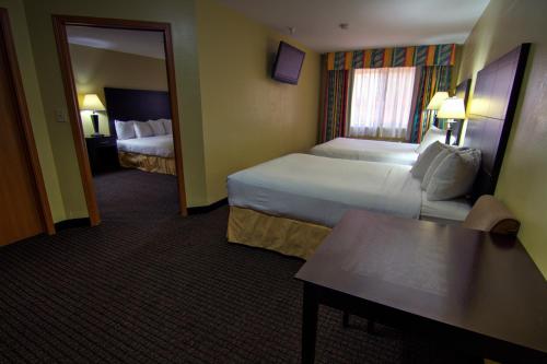 2 bedrooms, 3 beds