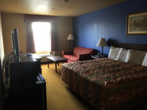 Econo Lodge Inn & Suites