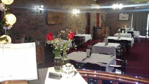 餐廳, 牧場主休息汽車旅館 (Cattleman's Rest Motor Inn) in 查特斯堡