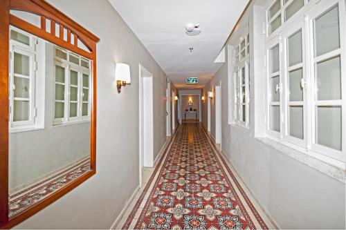 Oprema, The Colony Hotel in Haifa