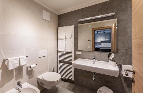 2 bedrooms, 5 beds