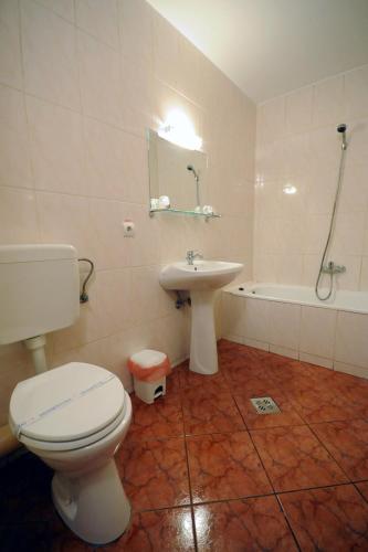 Hotel Everest - image 7