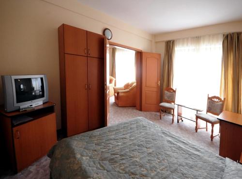 Hotel Everest - image 5