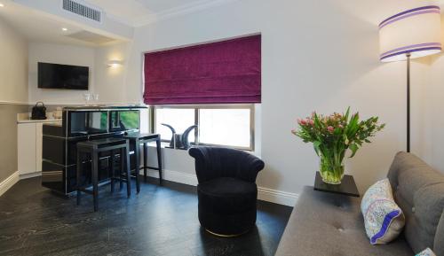 Executive Suite image 6