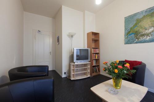 Hotel Alpha - image 6