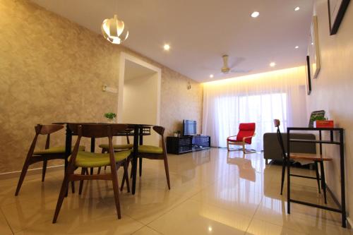 Vista Horizon Condo