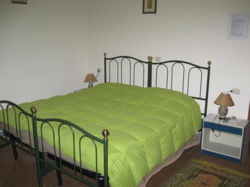 2 twin beds