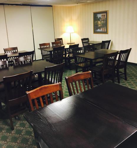 Greystone Inn & Suites - image 2