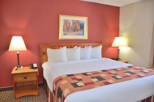 2 bedrooms, 4 beds