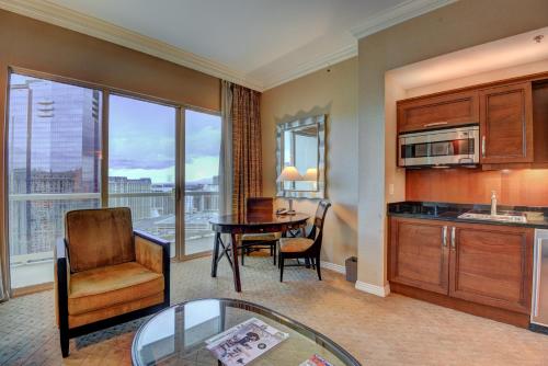 Penthouse Suite with Strip View at The Signature At MGM Grand, Las Vegas (foto 9)