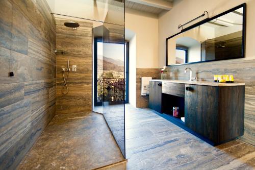 淋浴間, Podere Castel Merlo Resort in 維隆戈
