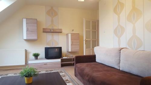 Csaba Apartment - image 3