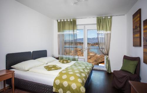 Family Room with Balcony and Lake View