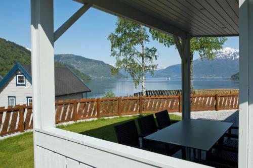 2 bedrooms, 4 beds
