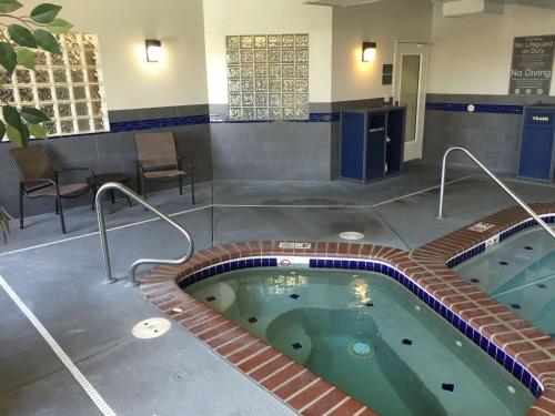 Best Western Plus Gateway Inn & Suites