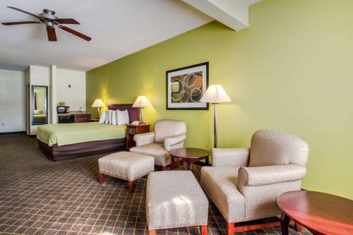 Best Western Geneseo Inn - image 7