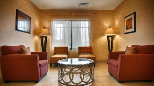 Best Western Plus DeSoto Inn & Suites