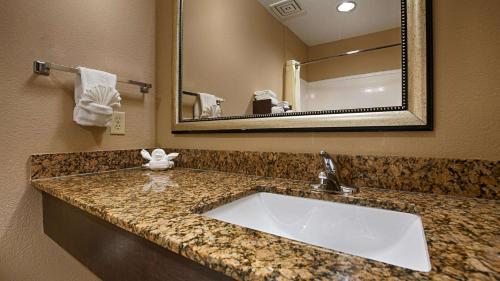 Best Western Bayou Inn and Suites - main image
