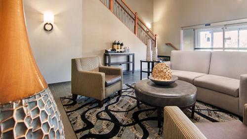 Lobby, Best Western Plus Blaine at the National Sports Center in Blaine (MN)