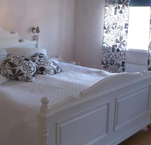 Manes Apartment - image 8