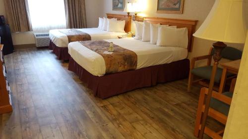 2 queen beds
