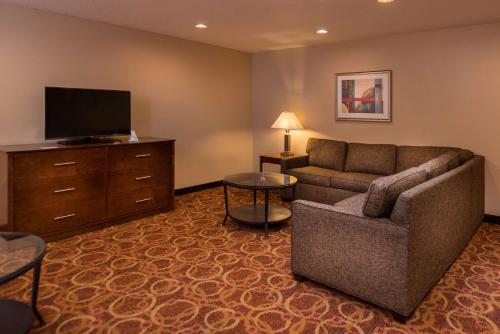 Best Western Ambassador Inn & Suites