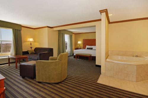 Best Western Plus Seawall Inn & Suites by the Beach in Galveston, USA
