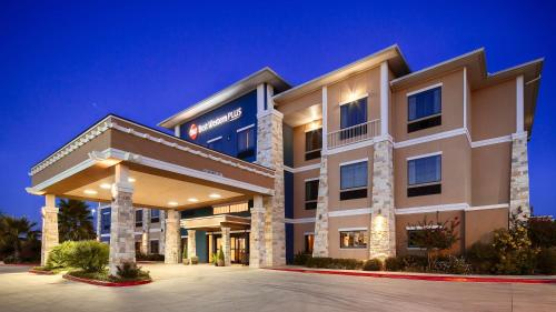 Best Western Plus Lytle Inn and Suites - Hotel - Lytle