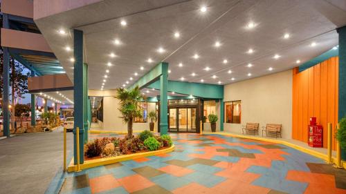 Best Western Plus Sandcastle Beachfront Hotel - image 7