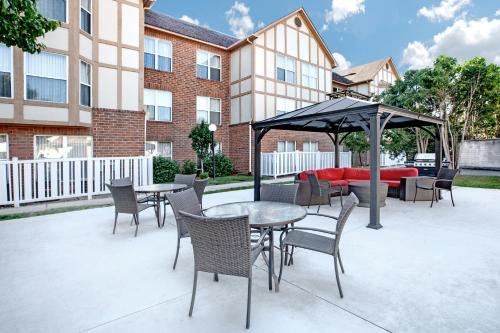 Hawthorn Suites by Wyndham Detroit Warren - image 5