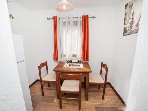 Standard One-Bedroom Apartment image 9