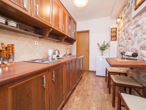 Comfort One Bedroom Apartment image 8