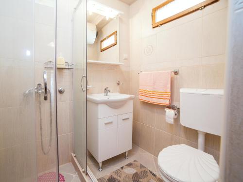 Comfort One Bedroom Apartment image 7