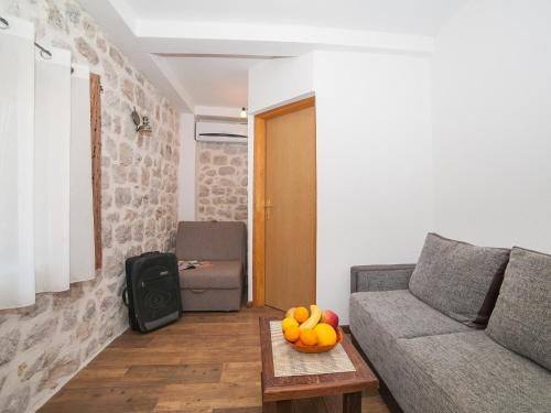 Comfort One Bedroom Apartment image 6